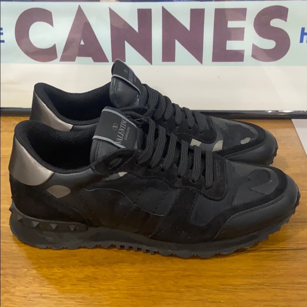 Valentino RockRunners noire edition.